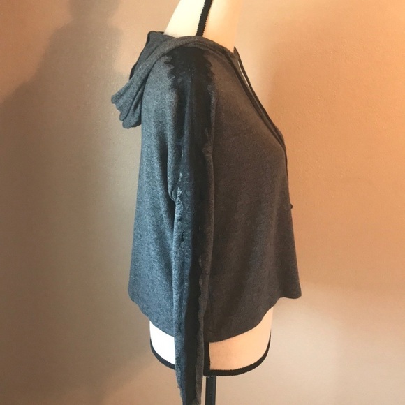 💋 Adorable crop top hoodie 💋 - Picture 3 of 5